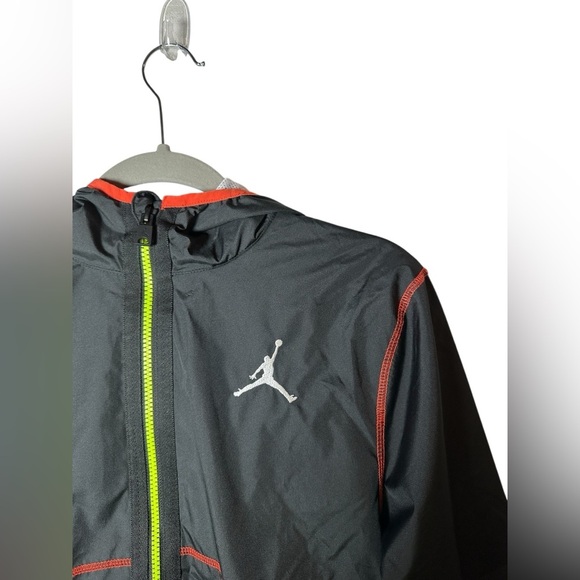 Jordan Windbreaker Jacket Black Red Trim Youth Large (12-13Y) - Picture 2 of 8